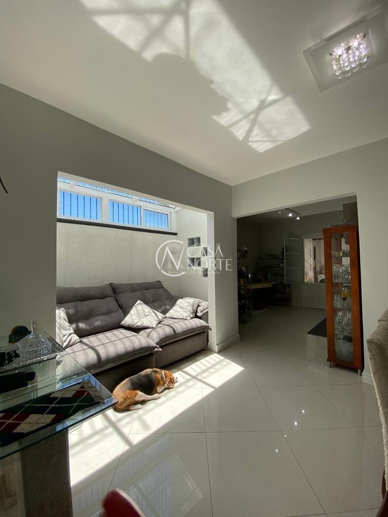 Casa à venda com 4 quartos, 170m², 2 suítes, 3 vagas, Rua Dezessete de Junho no bairro Menino Deus em Porto Alegre