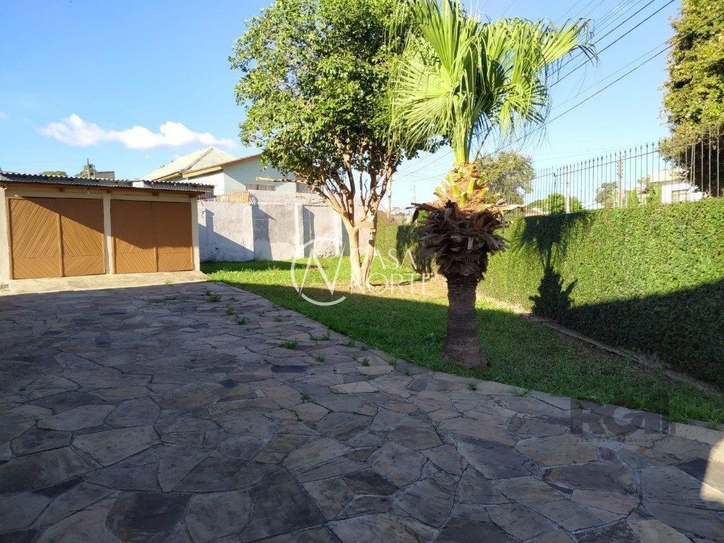 Casa à venda com 3 quartos, 143m², 2 vagas, Rua Amália Figueiroa no bairro Partenon em Porto Alegre