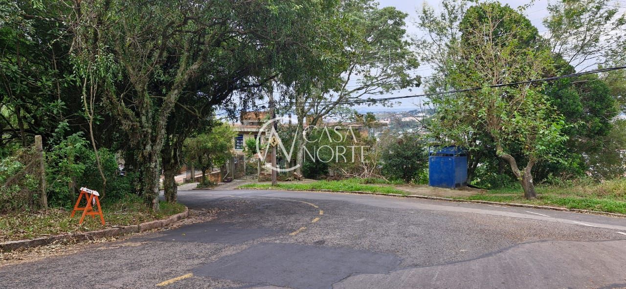 Terreno à venda  com 496m², Rua Fernando Osório no bairro Teresópolis em Porto Alegre
