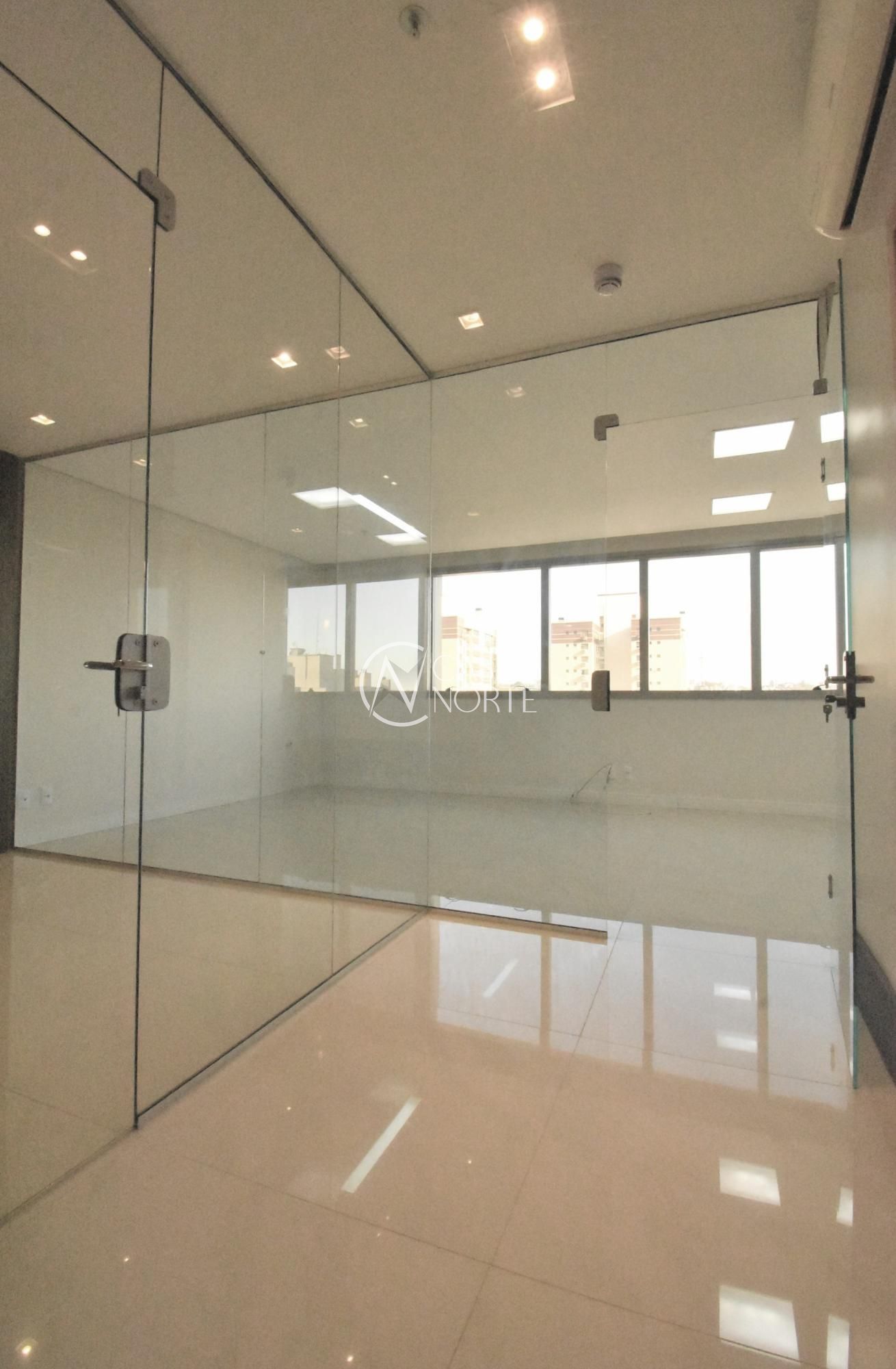 Sala Comercial à venda com 1 quarto, 41m², 1 vaga, Avenida Getúlio Vargas no bairro Menino Deus em Porto Alegre