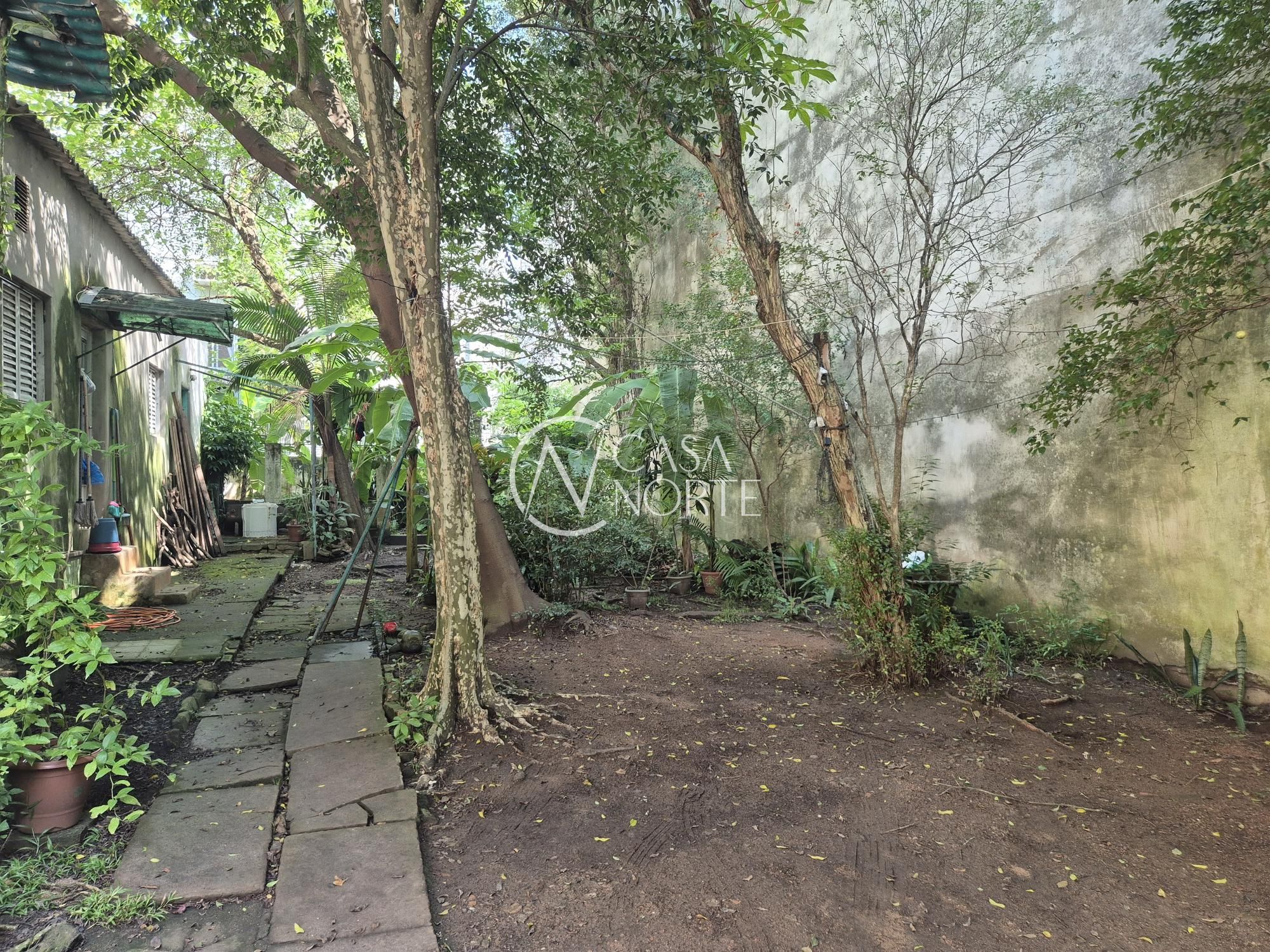 Terreno à venda  com 303m², Rua Jacinto Gomes no bairro Santana em Porto Alegre