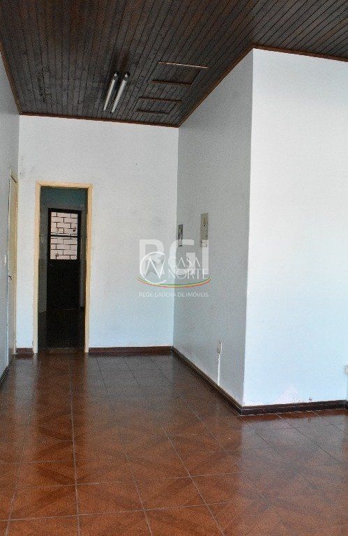 Loja à venda com 1 quarto, 230m², 1 vaga, Rua Afonso Arinos no bairro Camaquã em Porto Alegre