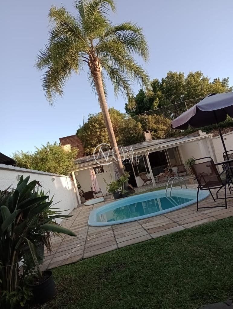 Casa à venda com 3 quartos, 200m², 2 vagas, Rua Comendador Castro no bairro Ipanema em Porto Alegre