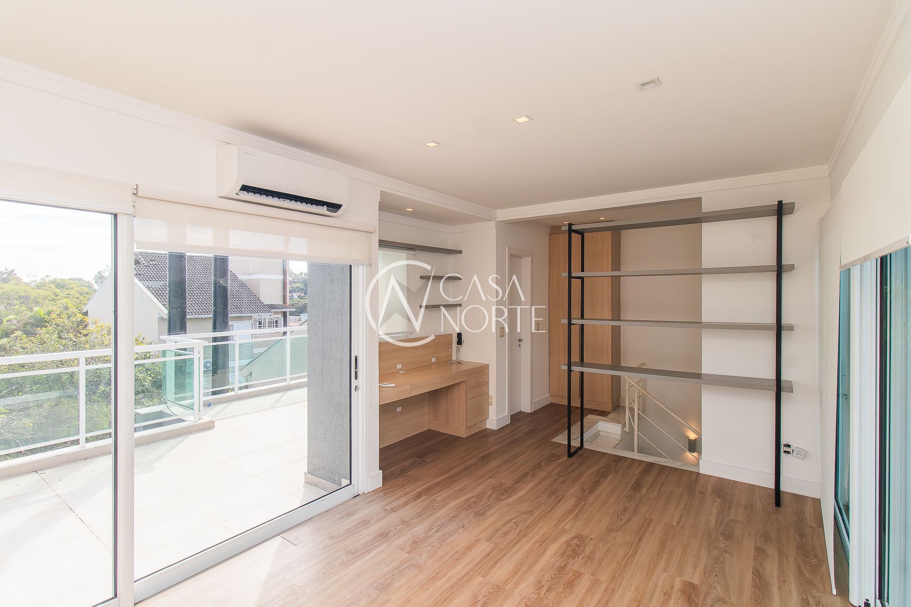 Casa de Condomínio à venda com 3 quartos, 271m², 1 suíte, 3 vagas, Praça José Assunção no bairro Vila Assunção em Porto Alegre