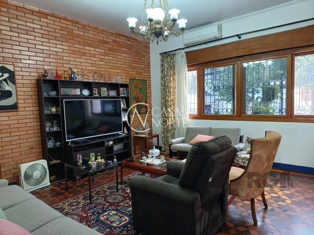 Casa à venda com 3 quartos, 231m², 1 suíte, 4 vagas, Rua Miguel Couto no bairro Menino Deus em Porto Alegre