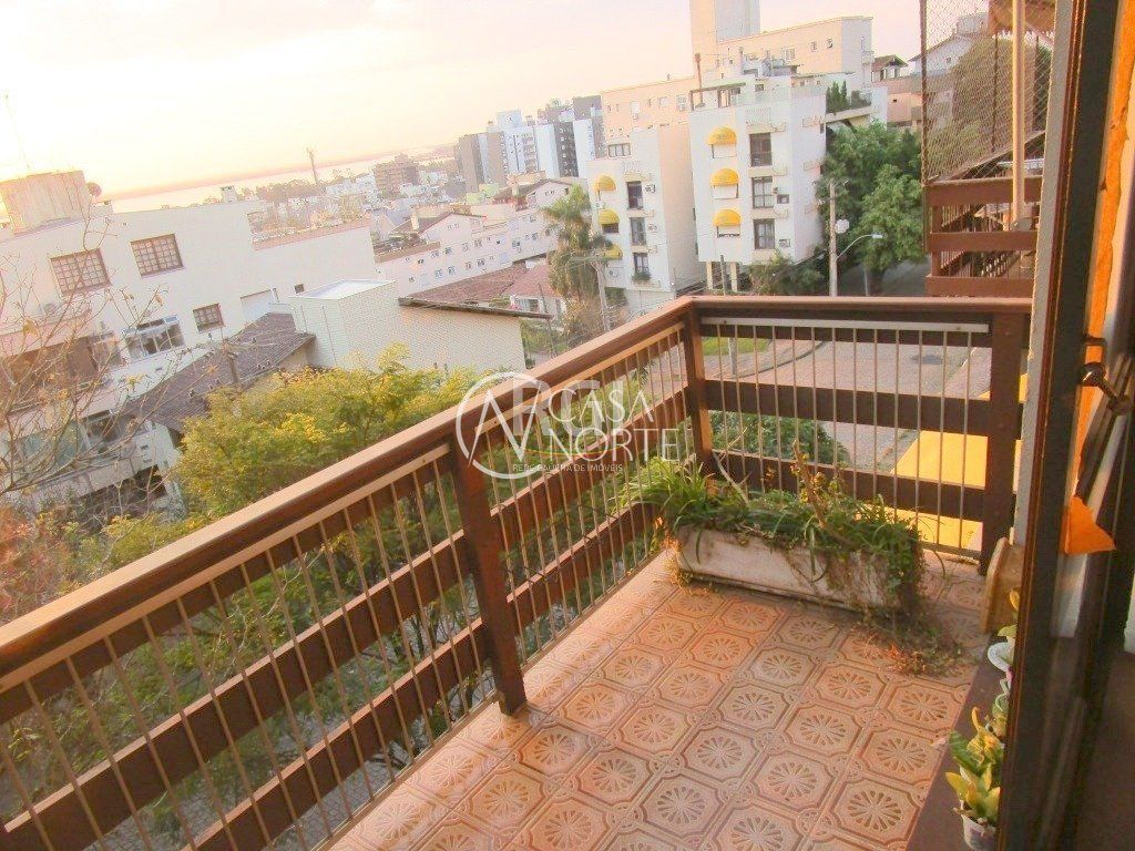 Apartamento à venda com 3 quartos, 145m², 1 suíte, 2 vagas, Rua Dona Ondina no bairro Menino Deus em Porto Alegre