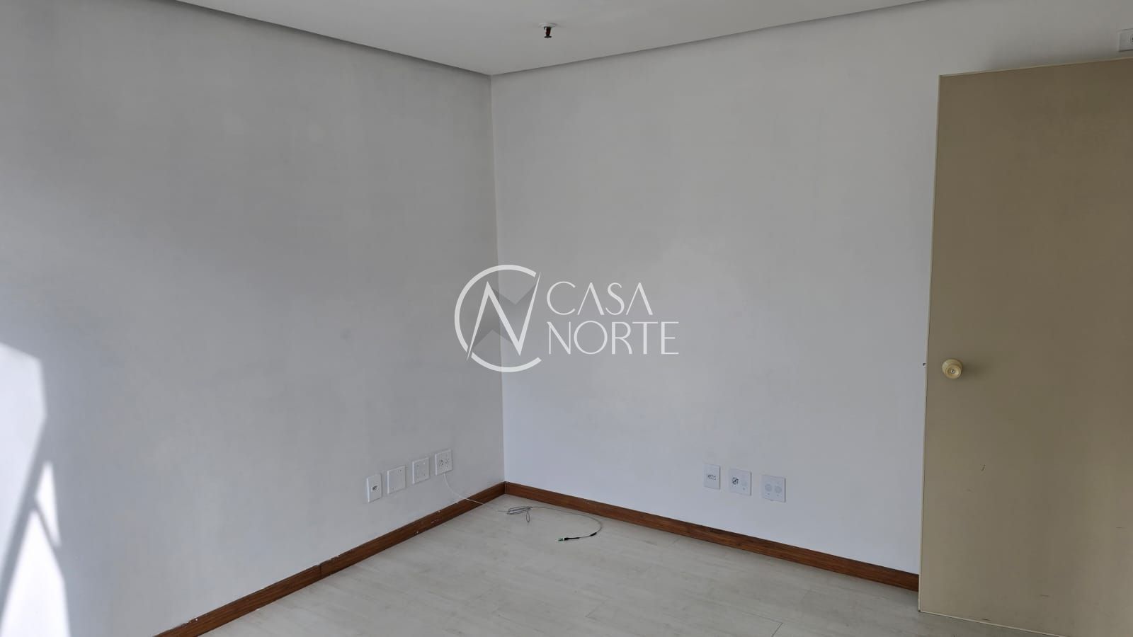 Sala Comercial à venda com 1 quarto, 27m², Rua José de Alencar no bairro Menino Deus em Porto Alegre