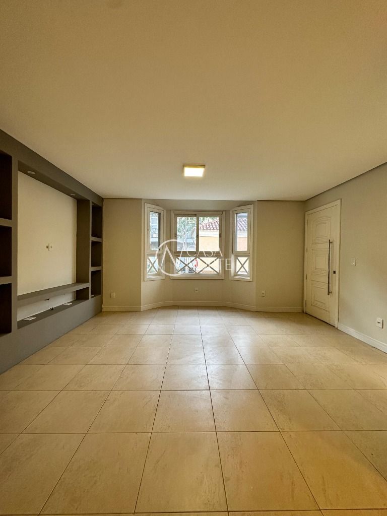 Casa de Condomínio à venda com 3 quartos, 161m², 1 suíte, 2 vagas, Avenida Ecoville no bairro Sarandi em Porto Alegre