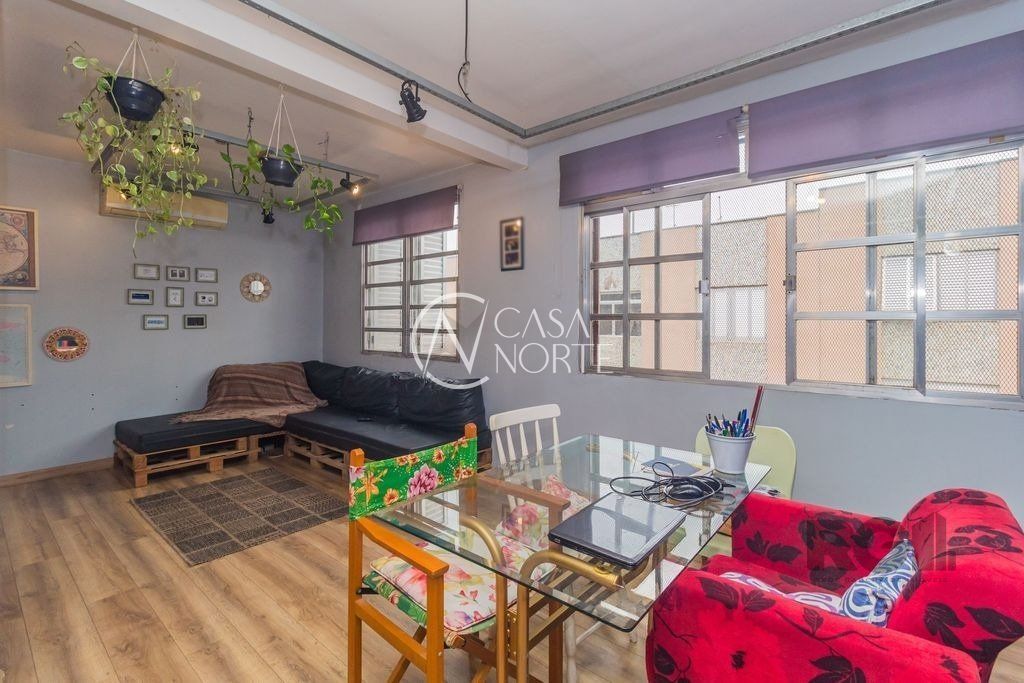 Apartamento à venda com 2 quartos, 75m², Rua Eurico Lara no bairro Medianeira em Porto Alegre