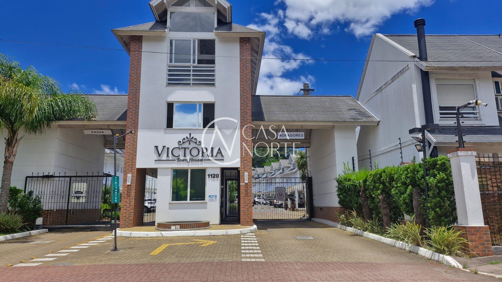 Casa de Condomínio à venda com 5 quartos, 203m², 2 suítes, 2 vagas, Rua Tocantins no bairro Lomba do Pinheiro em Porto Alegre