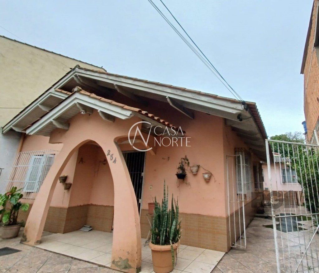 Casa à venda com 3 quartos, 0m², 4 vagas, Rua Dom João Vi no bairro Medianeira em Porto Alegre