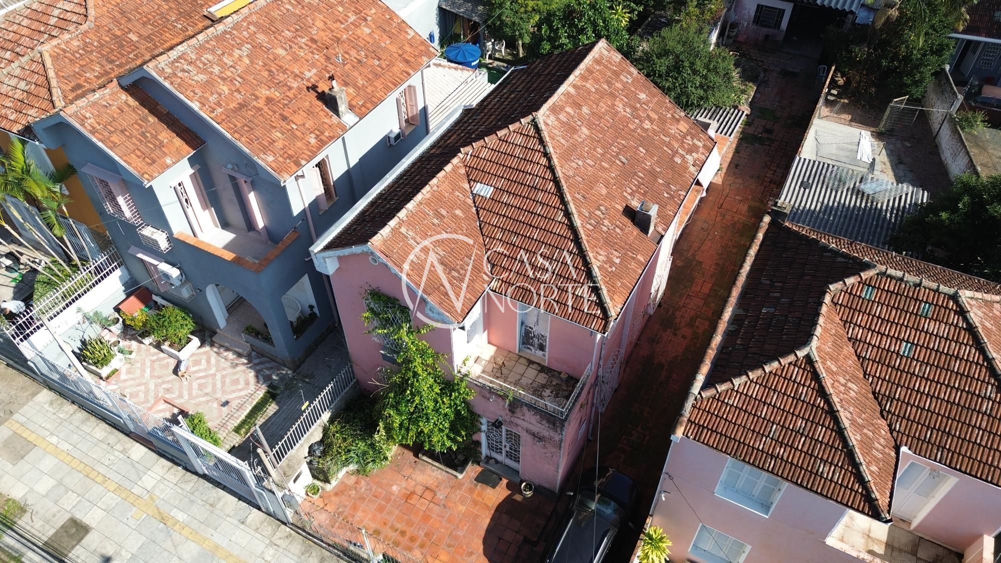 Casa à venda com 3 quartos, 109m², 3 vagas, Rua Doutor Oscar Bittencourt no bairro Menino Deus em Porto Alegre