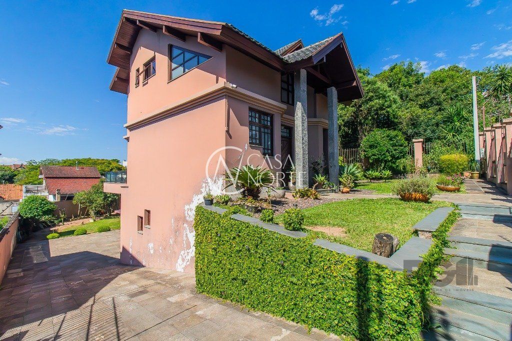 Casa à venda com 3 quartos, 350m², 1 suíte, 2 vagas, Rua Sady Barros Hofmeister no bairro Teresópolis em Porto Alegre