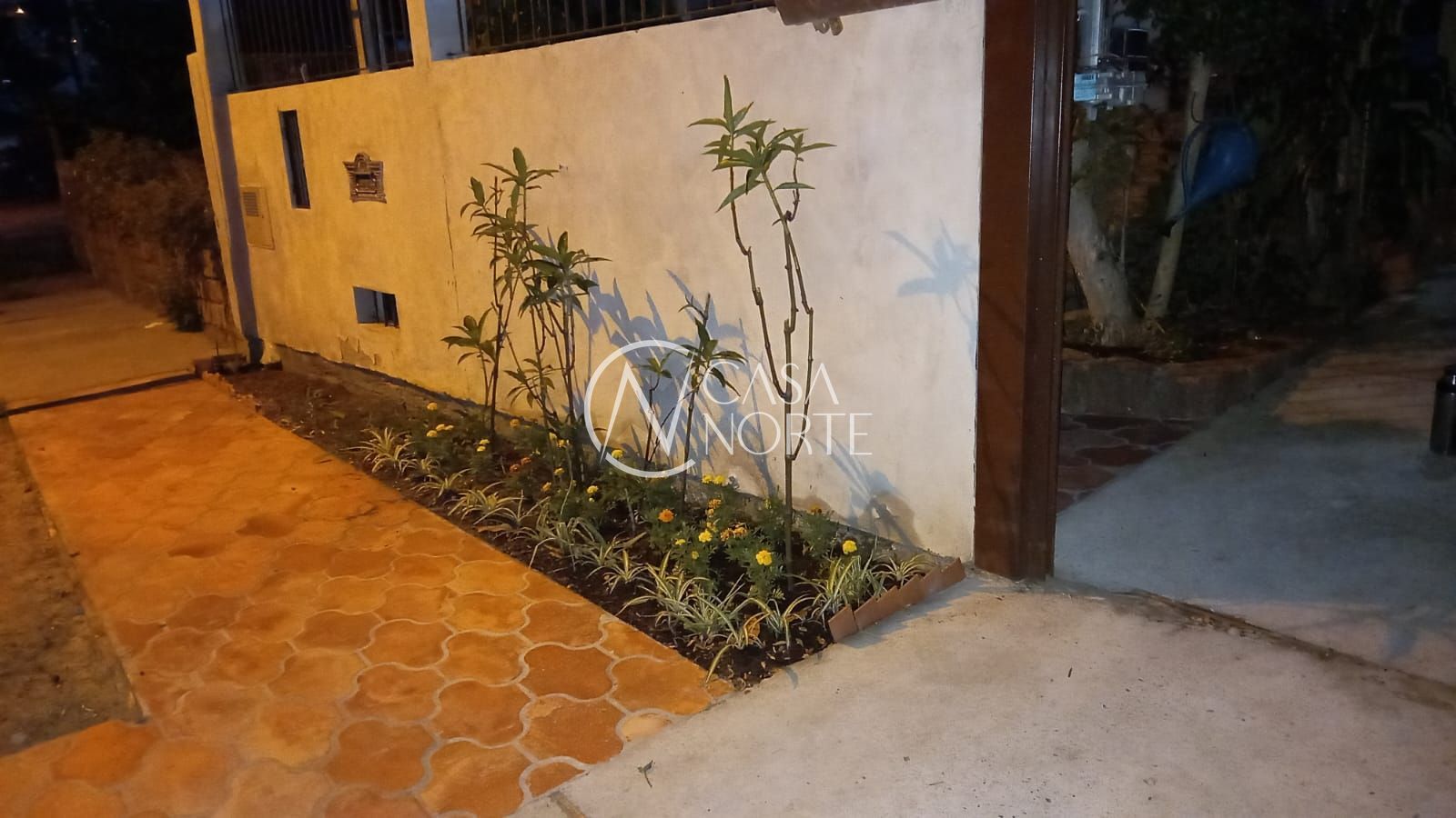 Terreno à venda  com 300m², Rua Ângelo Barboza no bairro Cavalhada em Porto Alegre