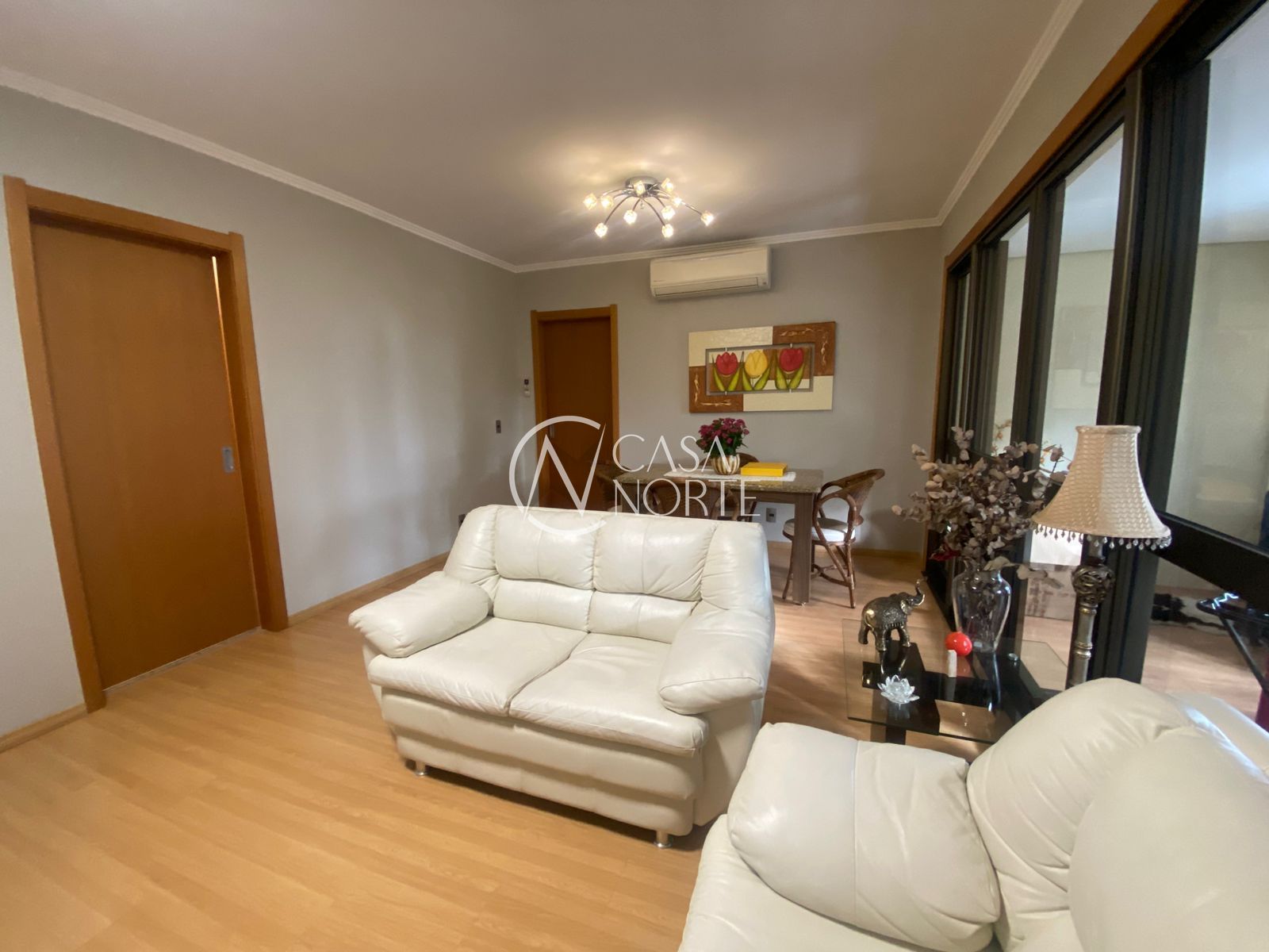 Apartamento à venda com 3 quartos, 105m², 1 suíte, 2 vagas, Rua Gonçalves Dias no bairro Menino Deus em Porto Alegre