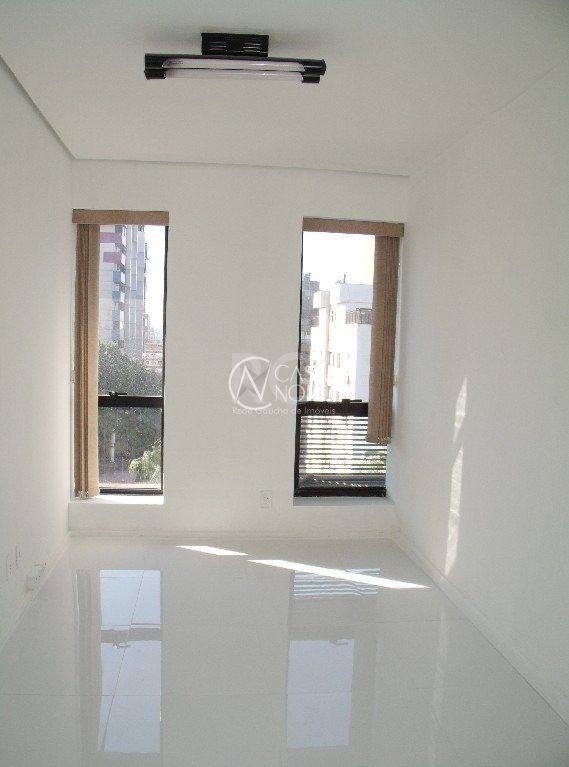 Sala Comercial à venda com 1 quarto, 38m², 1 vaga, Rua José de Alencar no bairro Menino Deus em Porto Alegre