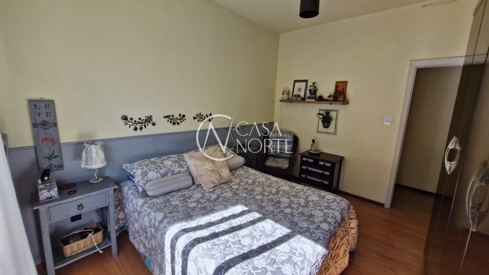 Apartamento à venda com 2 quartos, 88m², Rua Mucio Teixeira no bairro Menino Deus em Porto Alegre