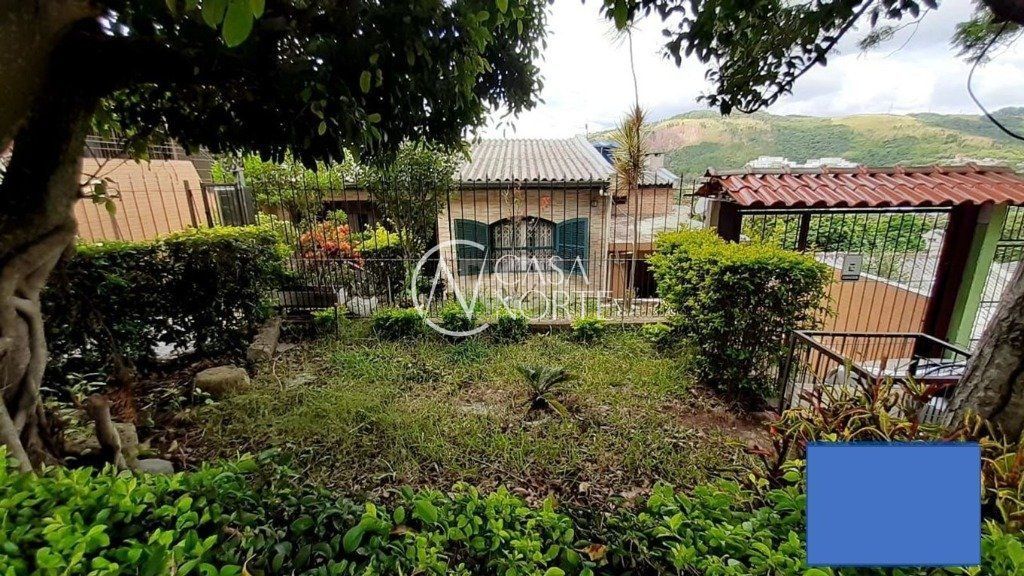 Casa à venda com 3 quartos, 200m², 1 vaga, Avenida Sargento Manoel Raymundo Soares no bairro Jardim Carvalho em Porto Alegre