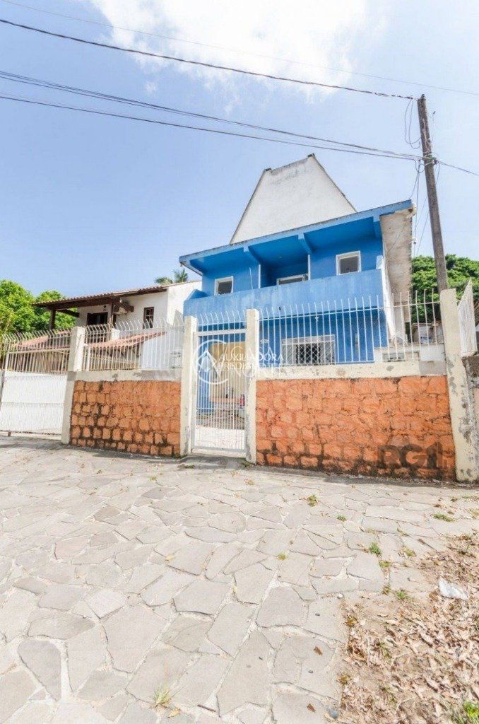 Casa à venda com 4 quartos, 280m², 1 suíte, 3 vagas, Rua Octavio de Souza no bairro Teresópolis em Porto Alegre