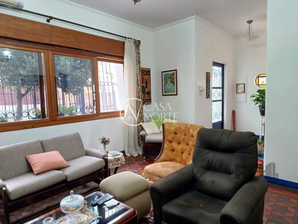 Casa à venda com 3 quartos, 231m², 1 suíte, 4 vagas, Rua Miguel Couto no bairro Menino Deus em Porto Alegre