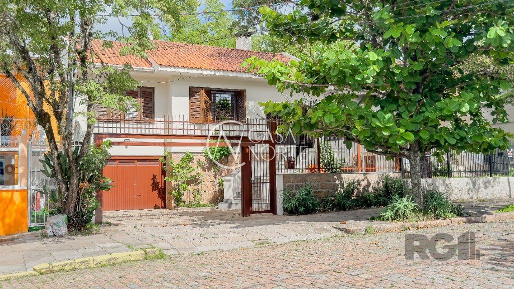 Casa à venda com 3 quartos, 344m², 1 suíte, 2 vagas, Rua Filadélfia no bairro São João em Porto Alegre