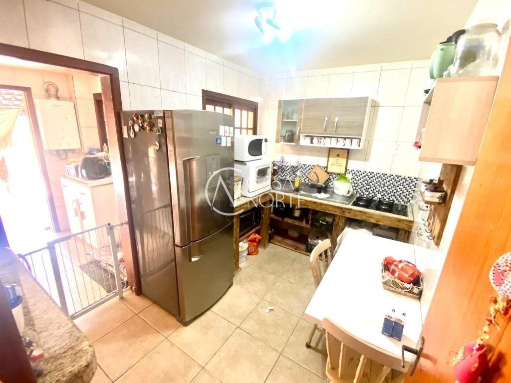 Casa de Condomínio à venda com 3 quartos, 139m², 1 suíte, 2 vagas, Rua Ponciano Pacheco da Silveira no bairro Guarujá em Porto Alegre