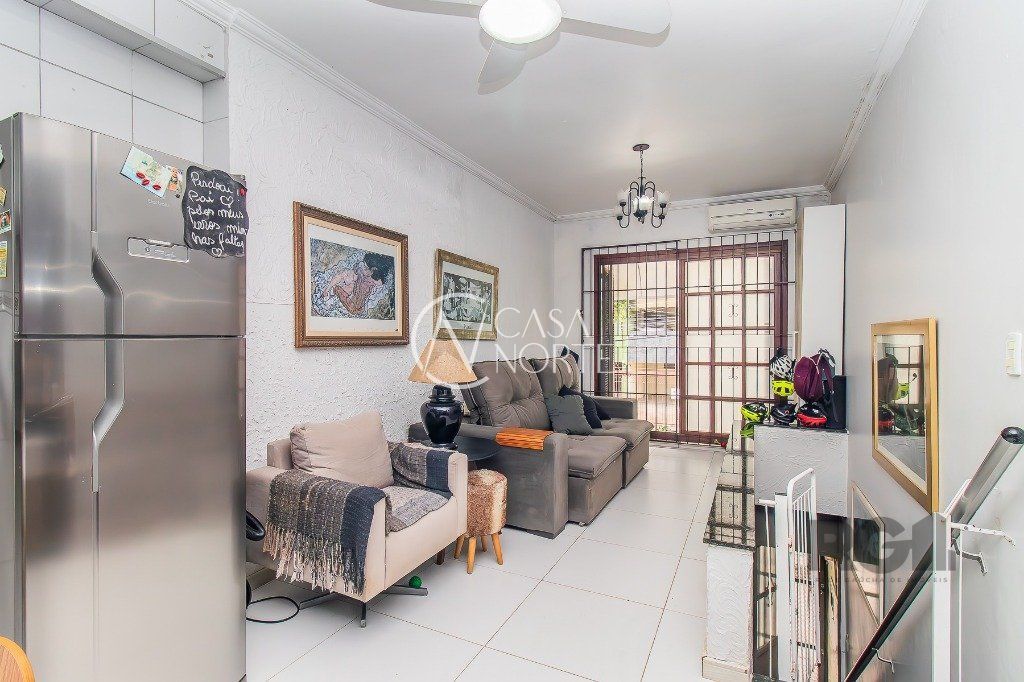 Casa à venda com 2 quartos, 110m², 1 suíte, 2 vagas, Rua Dezessete de Junho no bairro Menino Deus em Porto Alegre