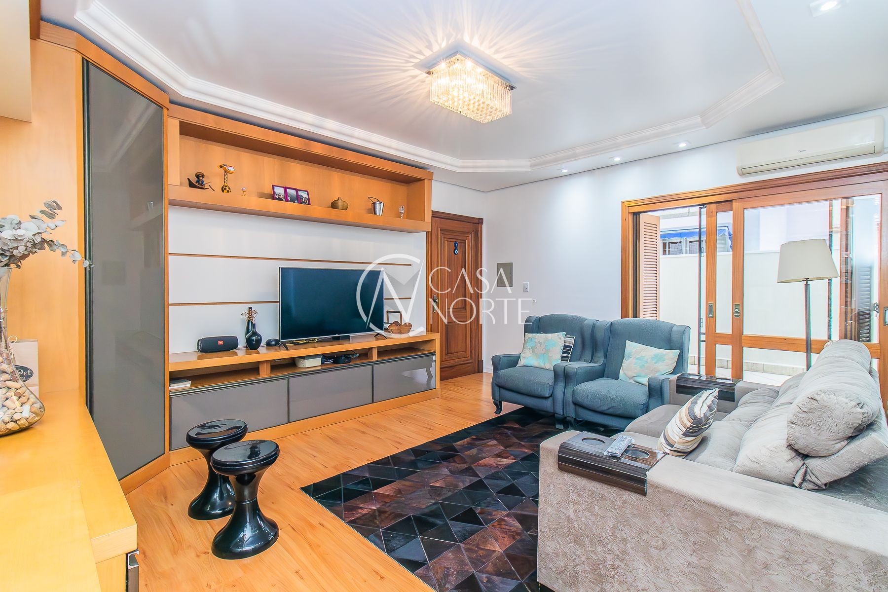 Apartamento Garden à venda com 2 quartos, 1 suíte, 2 vagas, Rua Doutor Oscar Bittencourt no bairro Menino Deus em Porto Alegre
