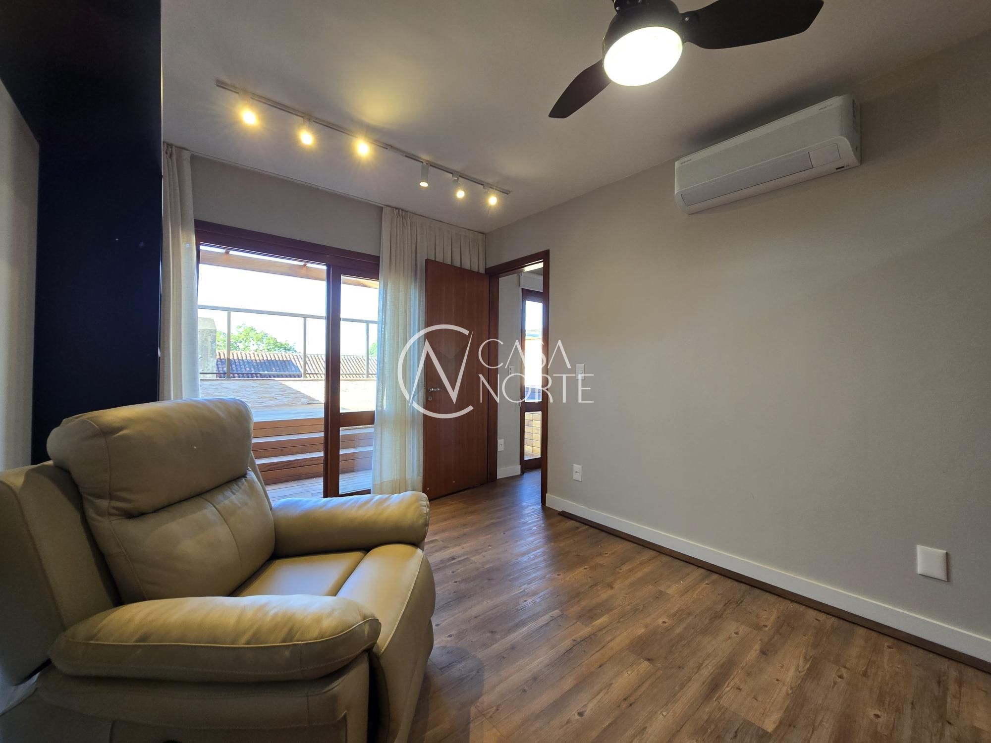 Casa de Condomínio à venda com 4 quartos, 299m², 2 suítes, 3 vagas, Avenida Taquary no bairro Cristal em Porto Alegre