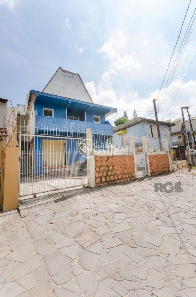 Casa à venda com 4 quartos, 280m², 1 suíte, 3 vagas, Rua Octavio de Souza no bairro Teresópolis em Porto Alegre