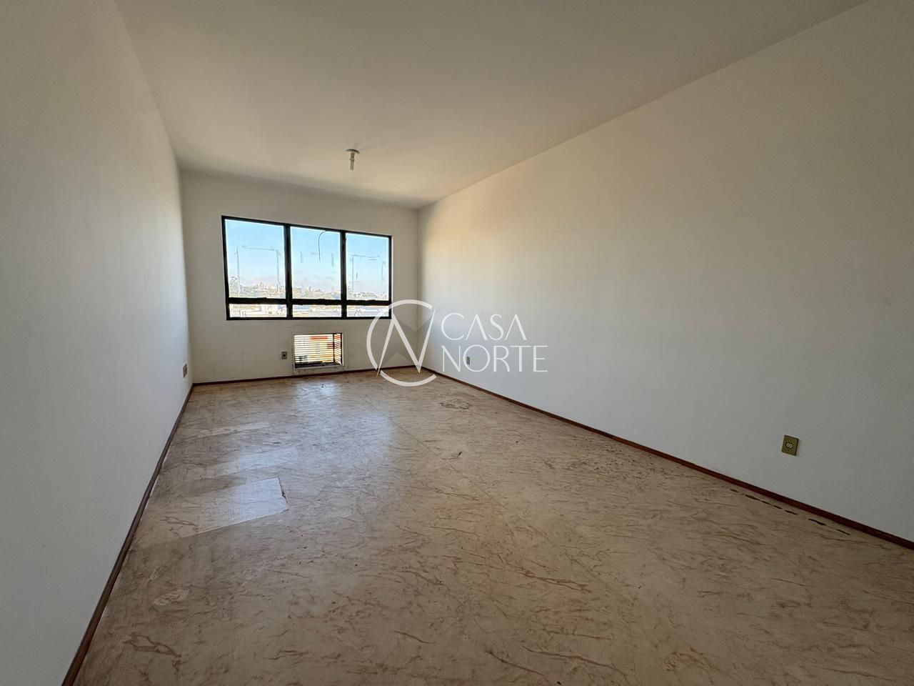 Sala Comercial à venda com 1 quarto, 30m², Avenida Andaraí no bairro Passo da Areia em Porto Alegre