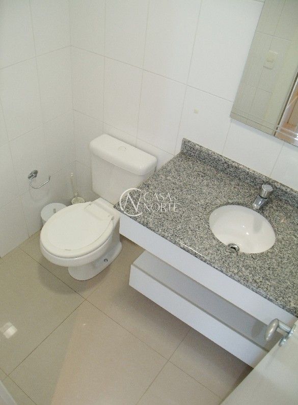 Sala Comercial à venda com 1 quarto, 32m², 1 vaga, Avenida Getúlio Vargas no bairro Menino Deus em Porto Alegre