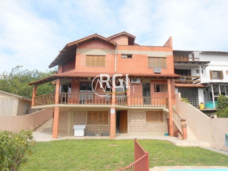 Casa à venda com 3 quartos, 430m², 1 suíte, 2 vagas, Rua Altos da Amapa no bairro Vila Nova em Porto Alegre