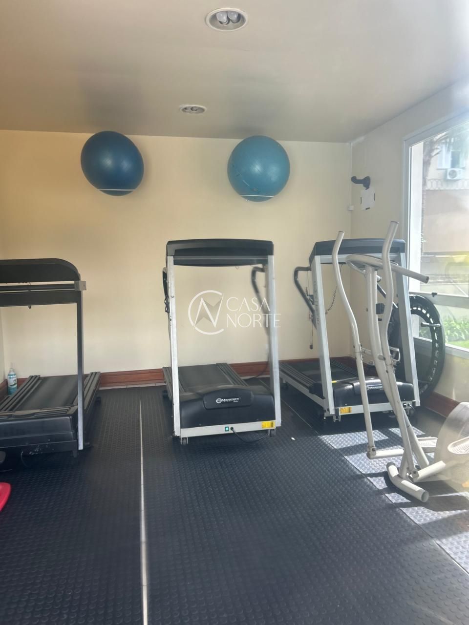 Apartamento à venda com 3 quartos, 108m², 1 suíte, 2 vagas, Rua São Francisco no bairro Santana em Porto Alegre