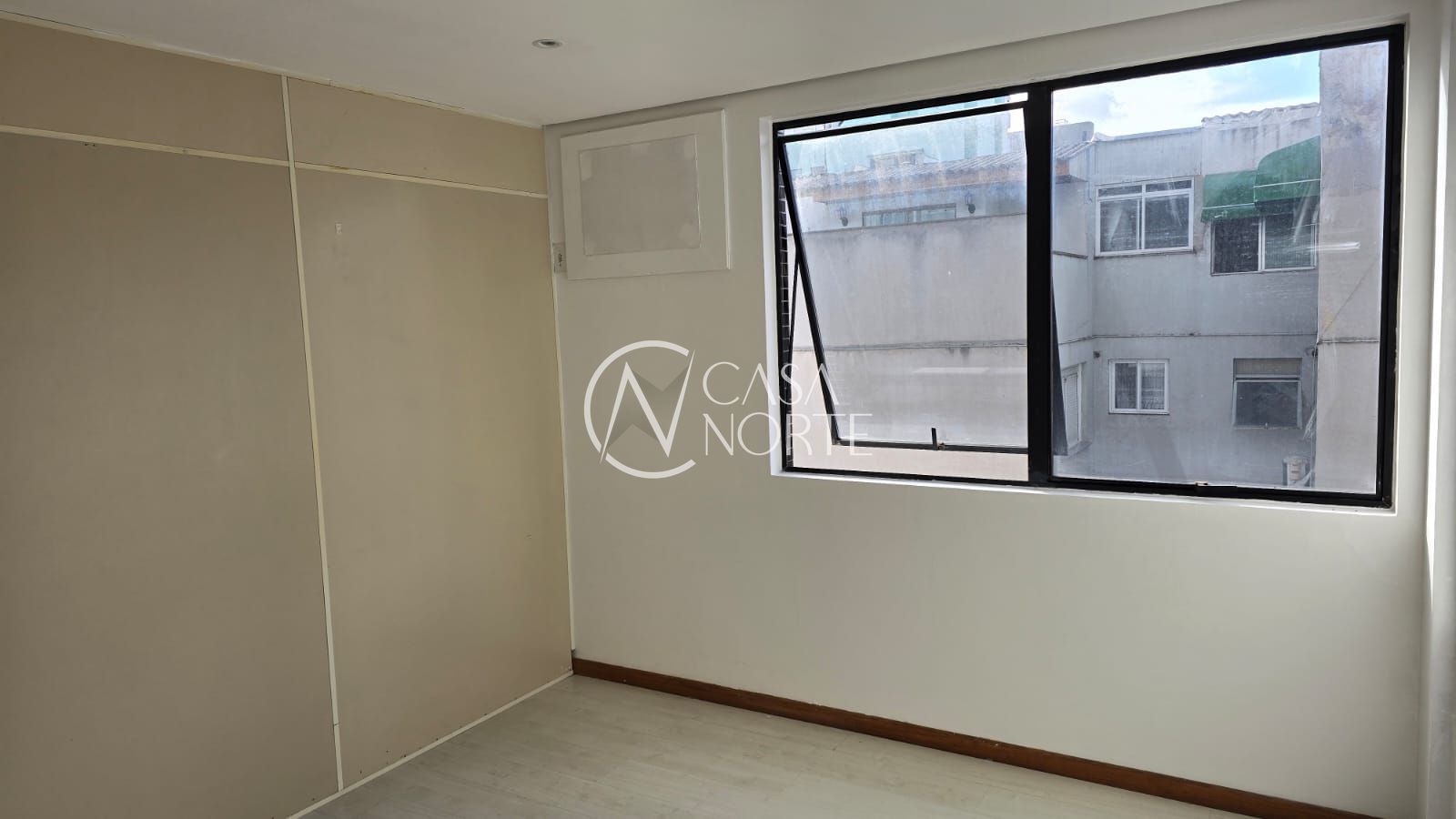 Sala Comercial à venda com 1 quarto, 27m², Rua José de Alencar no bairro Menino Deus em Porto Alegre