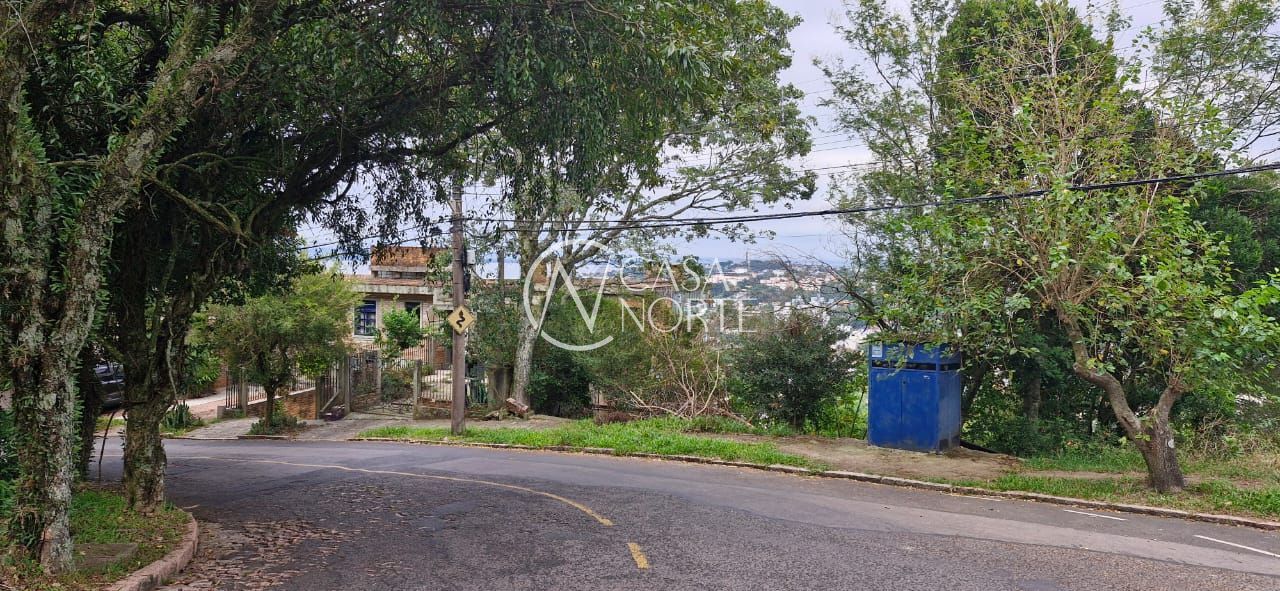 Terreno à venda  com 400m², Rua Fernando Osório no bairro Teresópolis em Porto Alegre