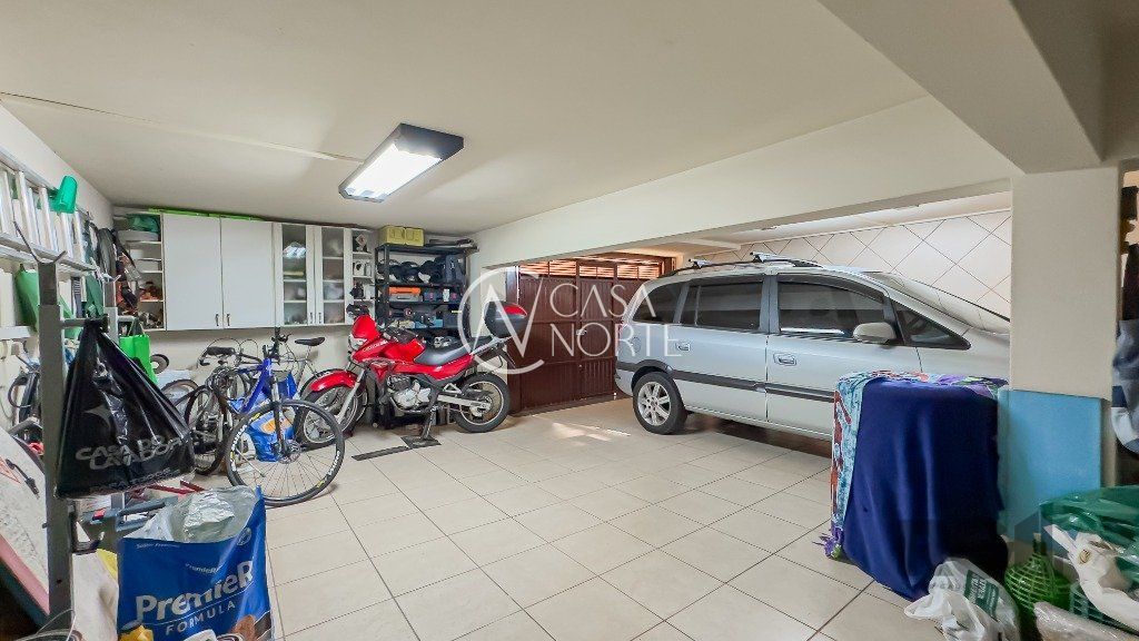 Casa à venda com 3 quartos, 344m², 1 suíte, 2 vagas, Rua Filadélfia no bairro São João em Porto Alegre