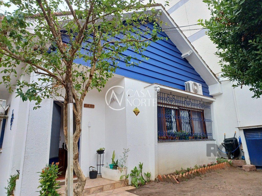 Casa à venda com 3 quartos, 231m², 1 suíte, 4 vagas, Rua Miguel Couto no bairro Menino Deus em Porto Alegre