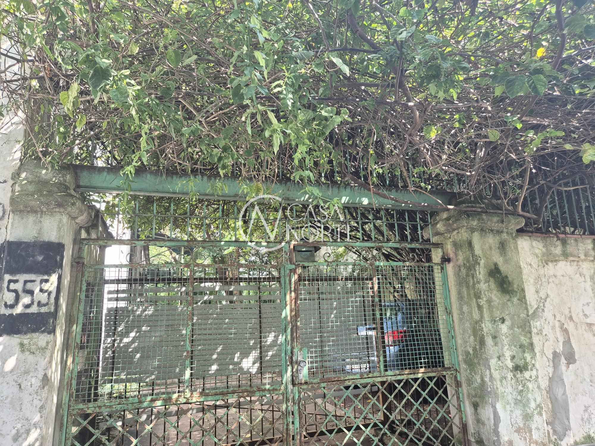 Terreno à venda  com 303m², Rua Jacinto Gomes no bairro Santana em Porto Alegre