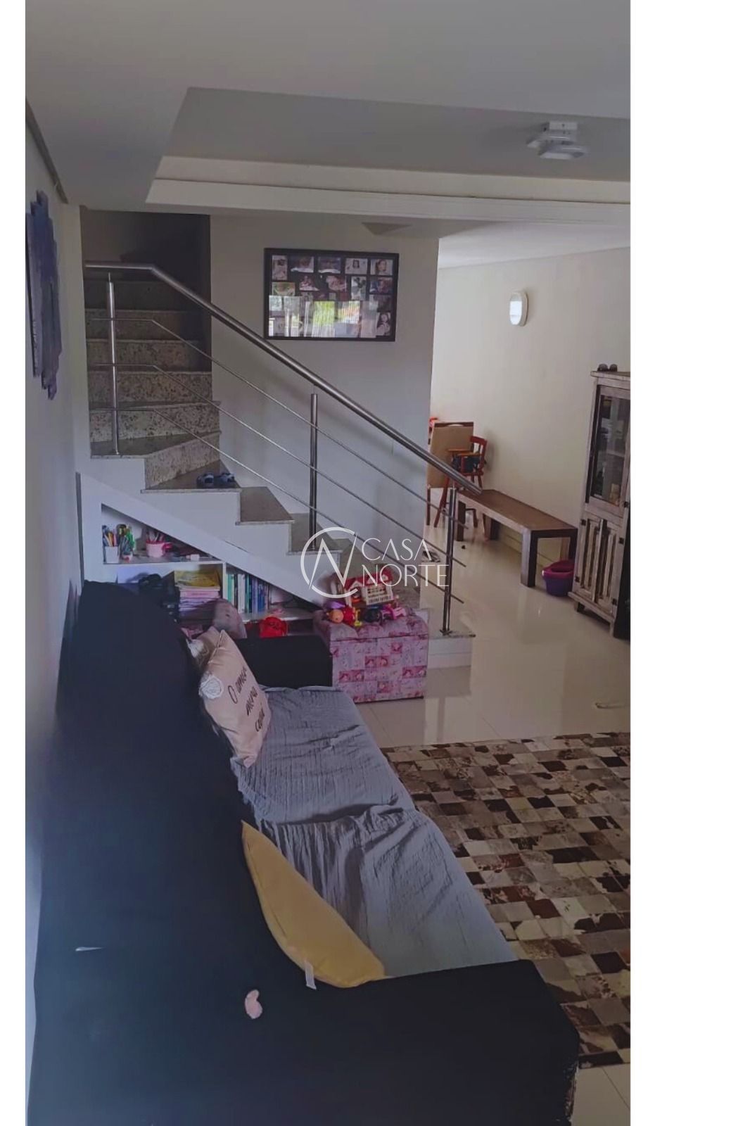 Casa à venda com 2 quartos, 112m², 2 suítes, 1 vaga, Rua Waldemar da Silva Tavares no bairro Guarujá em Porto Alegre