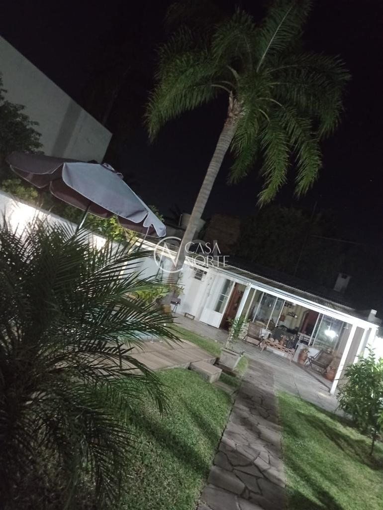 Casa à venda com 3 quartos, 200m², 2 vagas, Rua Comendador Castro no bairro Ipanema em Porto Alegre