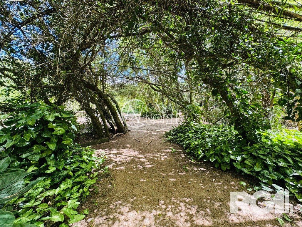 Terreno à venda  com 4m², Rua Adão Corrêa no bairro Lomba do Pinheiro em Porto Alegre
