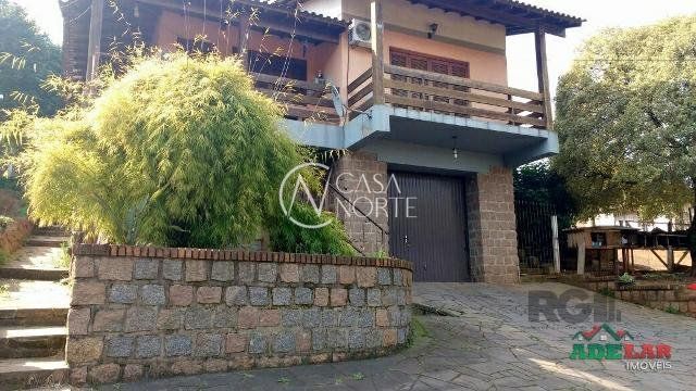 Casa à venda com 3 quartos, 300m², 1 suíte, 4 vagas, Rua Ida Passuello no bairro Vila Nova em Porto Alegre