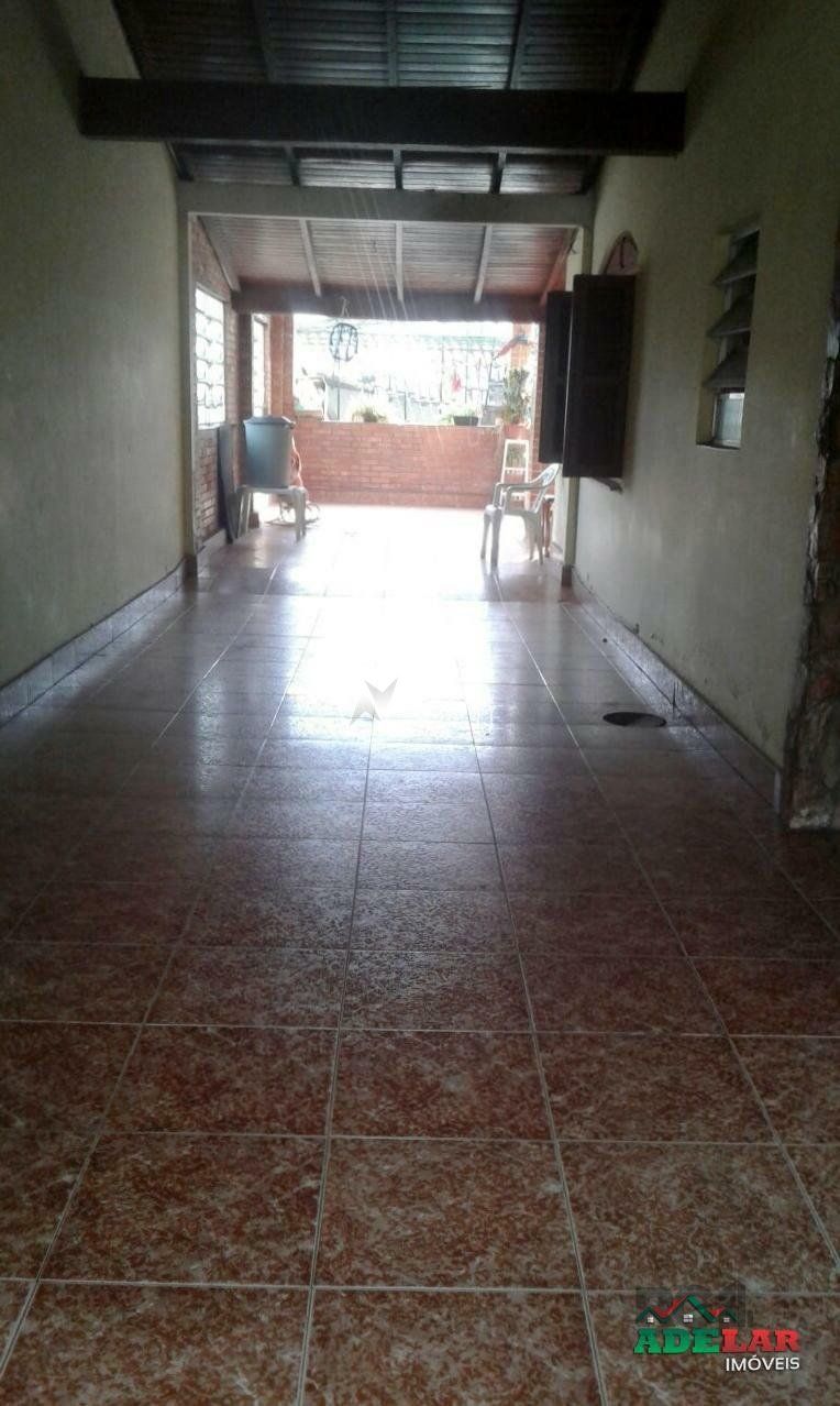 Casa à venda com 3 quartos, 205m², 3 vagas, Avenida Teresina no bairro Medianeira em Porto Alegre