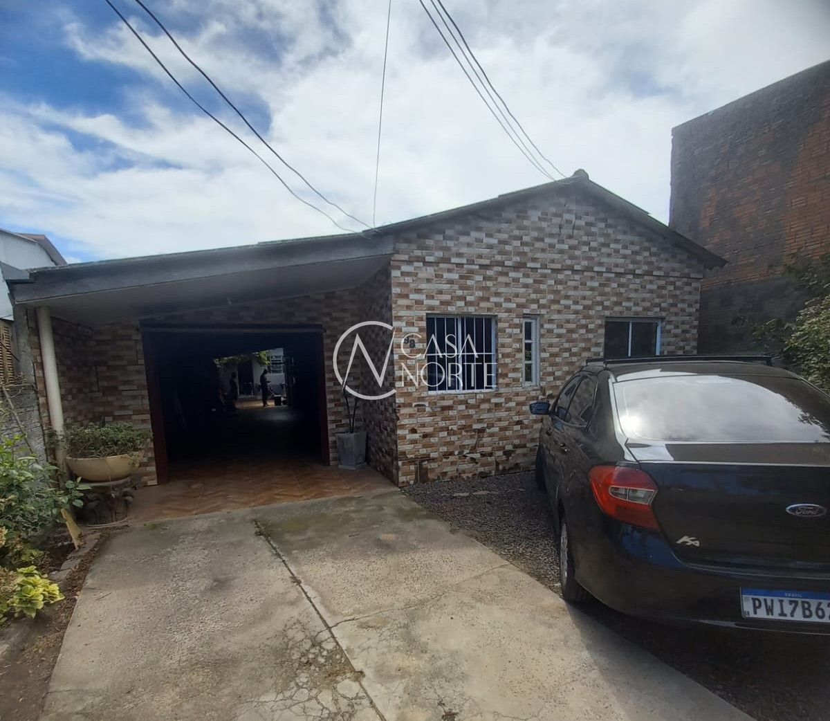Casa à venda com 2 quartos, 95m², 3 vagas, Rua Manoel Vieira da Rosa no bairro Lami em Porto Alegre