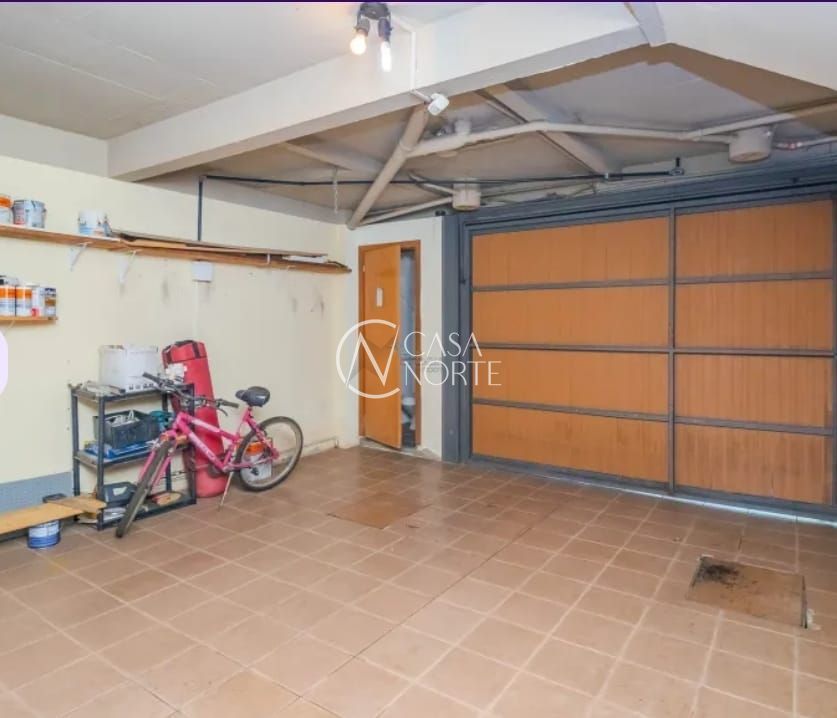 Casa à venda com 3 quartos, 159m², 1 suíte, 2 vagas, Rua Matias José Bins no bairro Três Figueiras em Porto Alegre