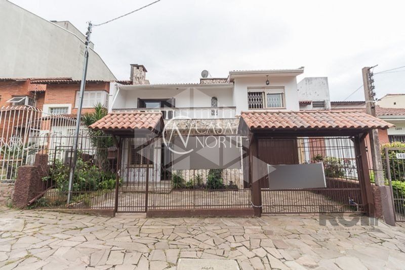 Casa à venda com 4 quartos, 280m², 1 suíte, 2 vagas, Rua Matias José Bins no bairro Chácara das Pedras em Porto Alegre