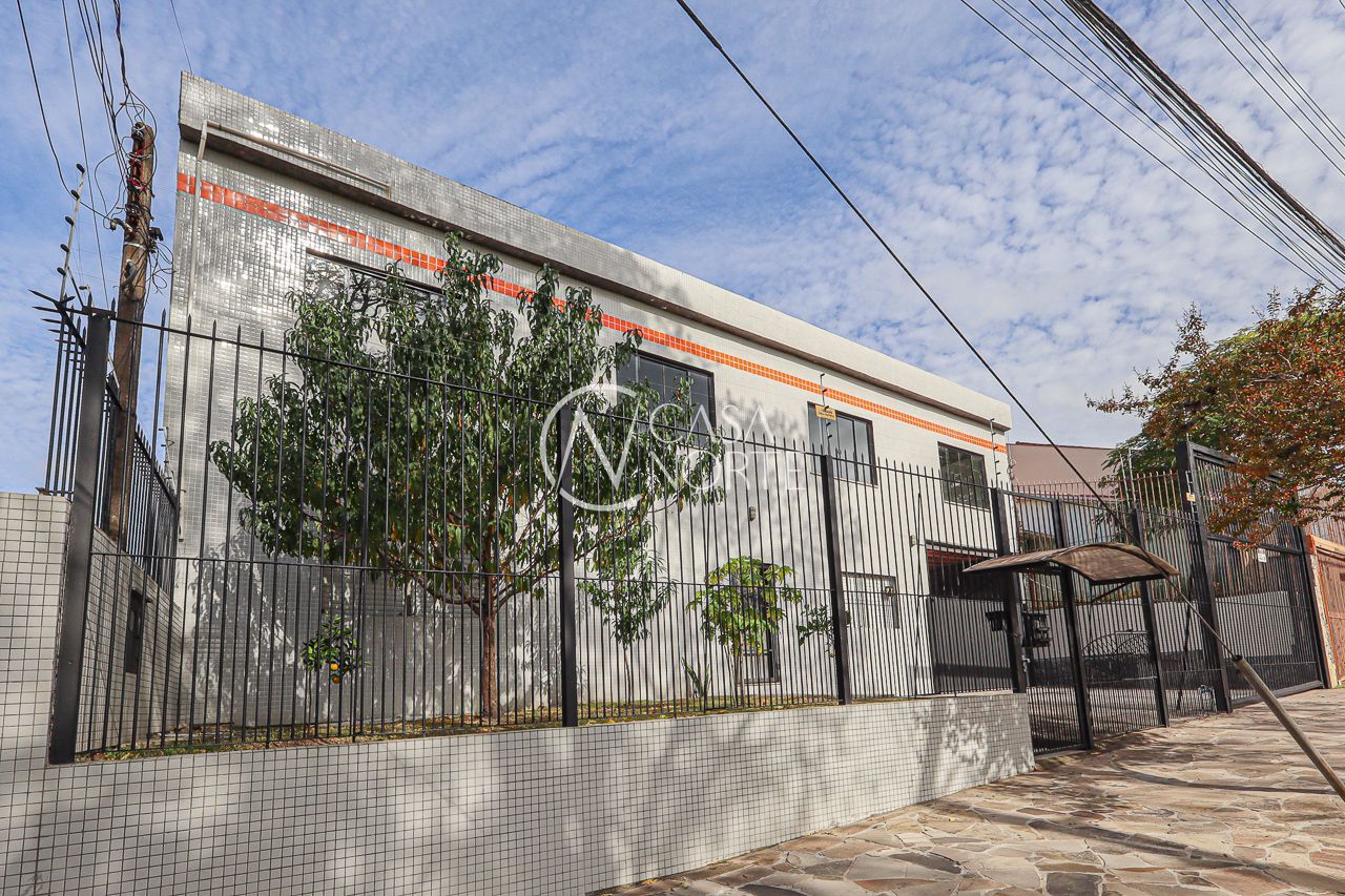 Pavilhão à venda com 8 quartos, 596m², 2 vagas, Rua Doutor Fernando Ortiz Schneider no bairro Partenon em Porto Alegre