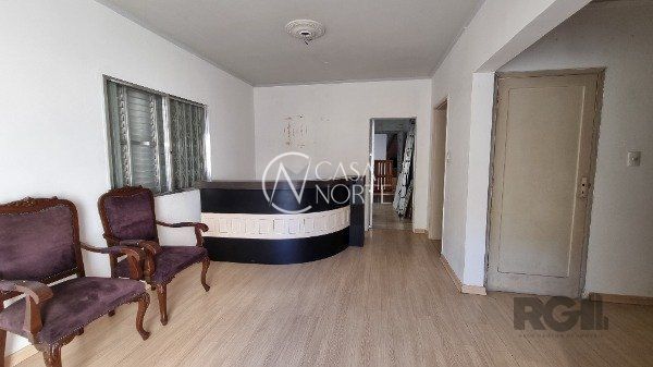 Casa Comercial à venda , 110m², Rua Itapeva no bairro Passo da Areia em Porto Alegre