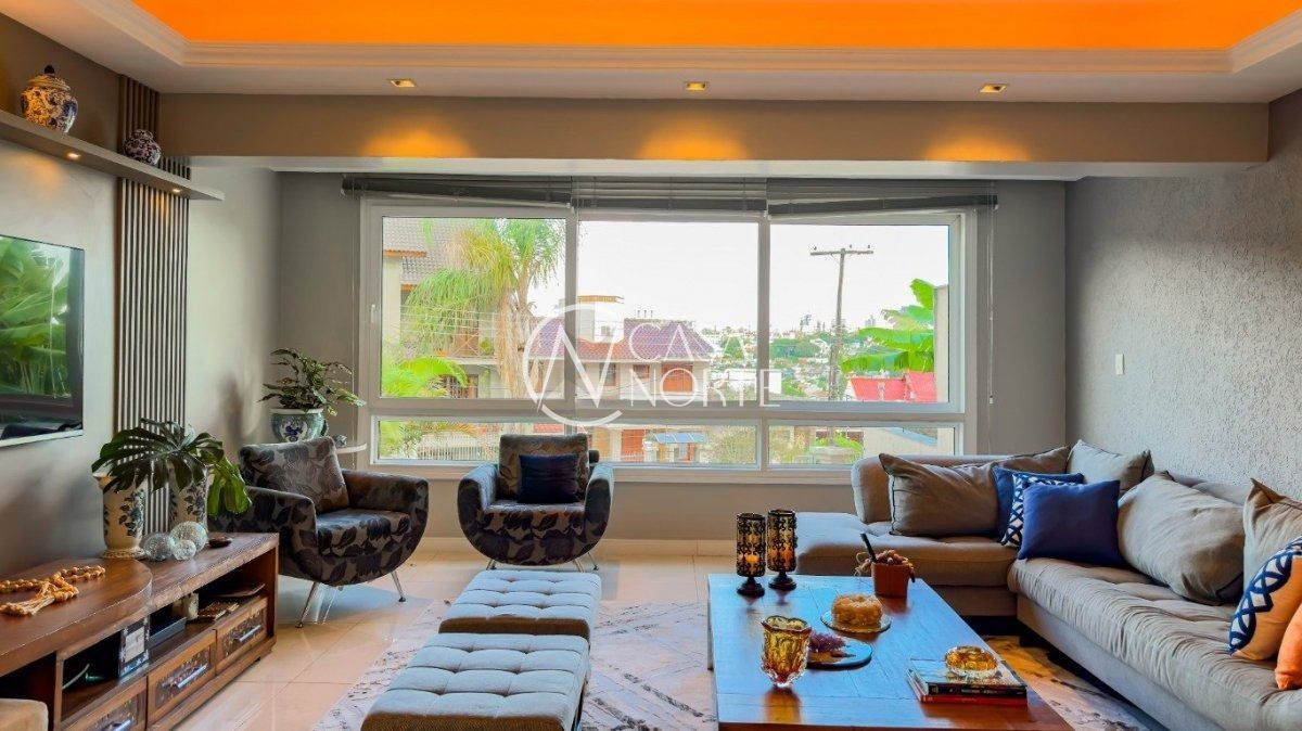 Casa à venda com 4 quartos, 357m², 3 suítes, 3 vagas, Rua Monte Alverne no bairro Chácara das Pedras em Porto Alegre